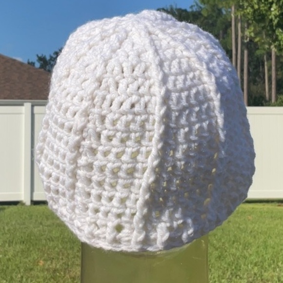 ^ New hand crafted white beanie hat - Picture 4 of 8